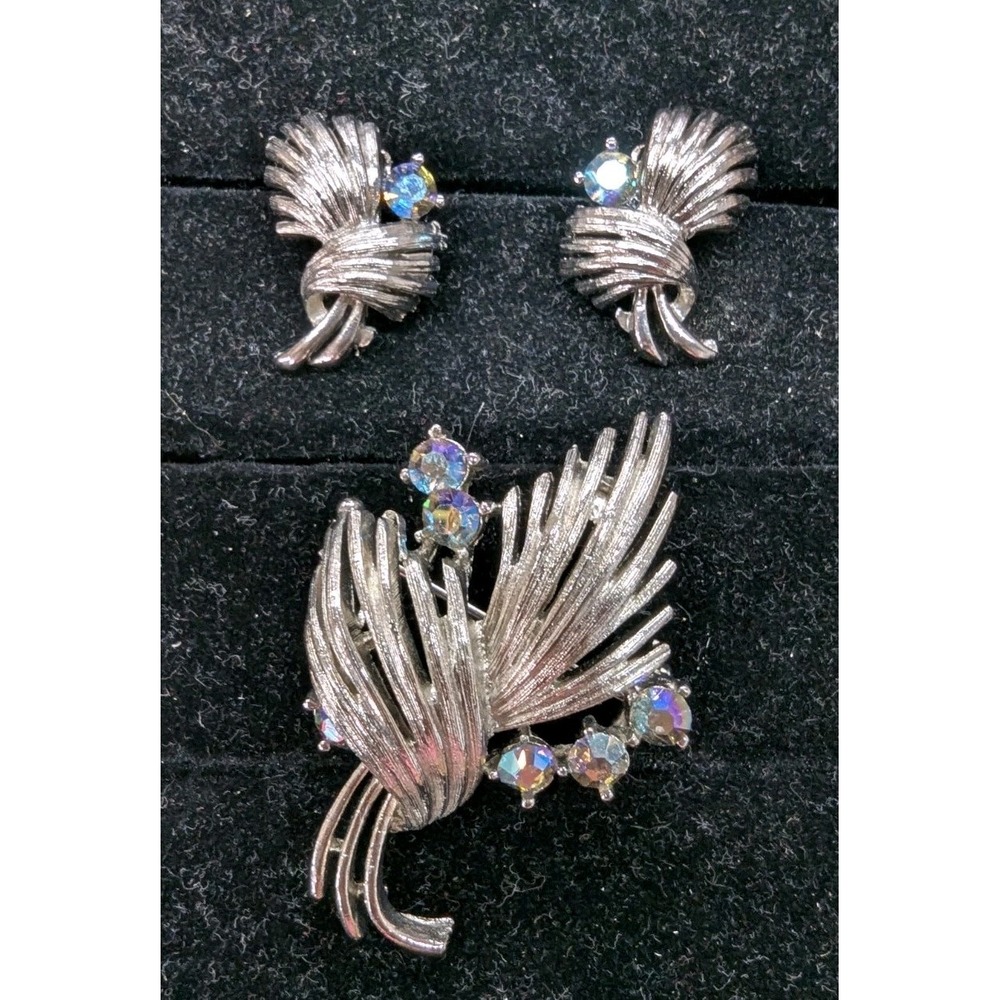 Vintage Linser Brooch & Earring Set Blue Rhinestones Textured‎ Silver Tone Leaf